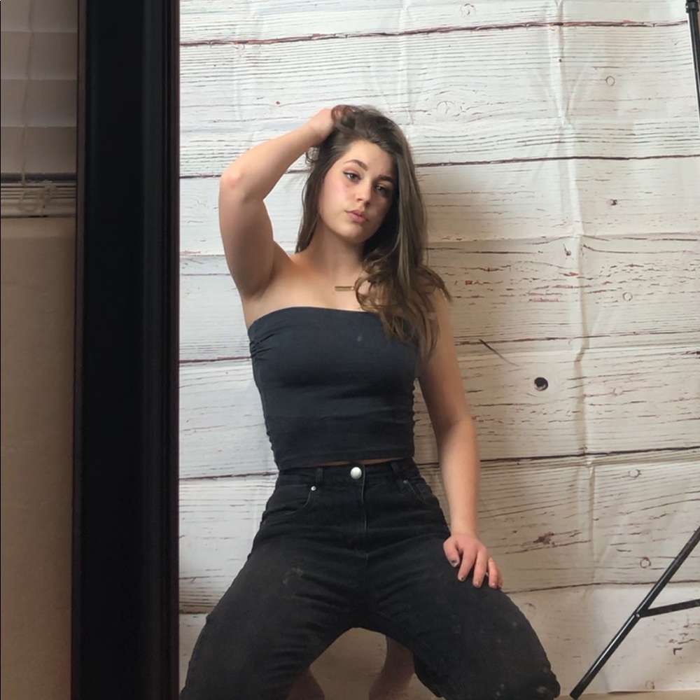 grey tune top